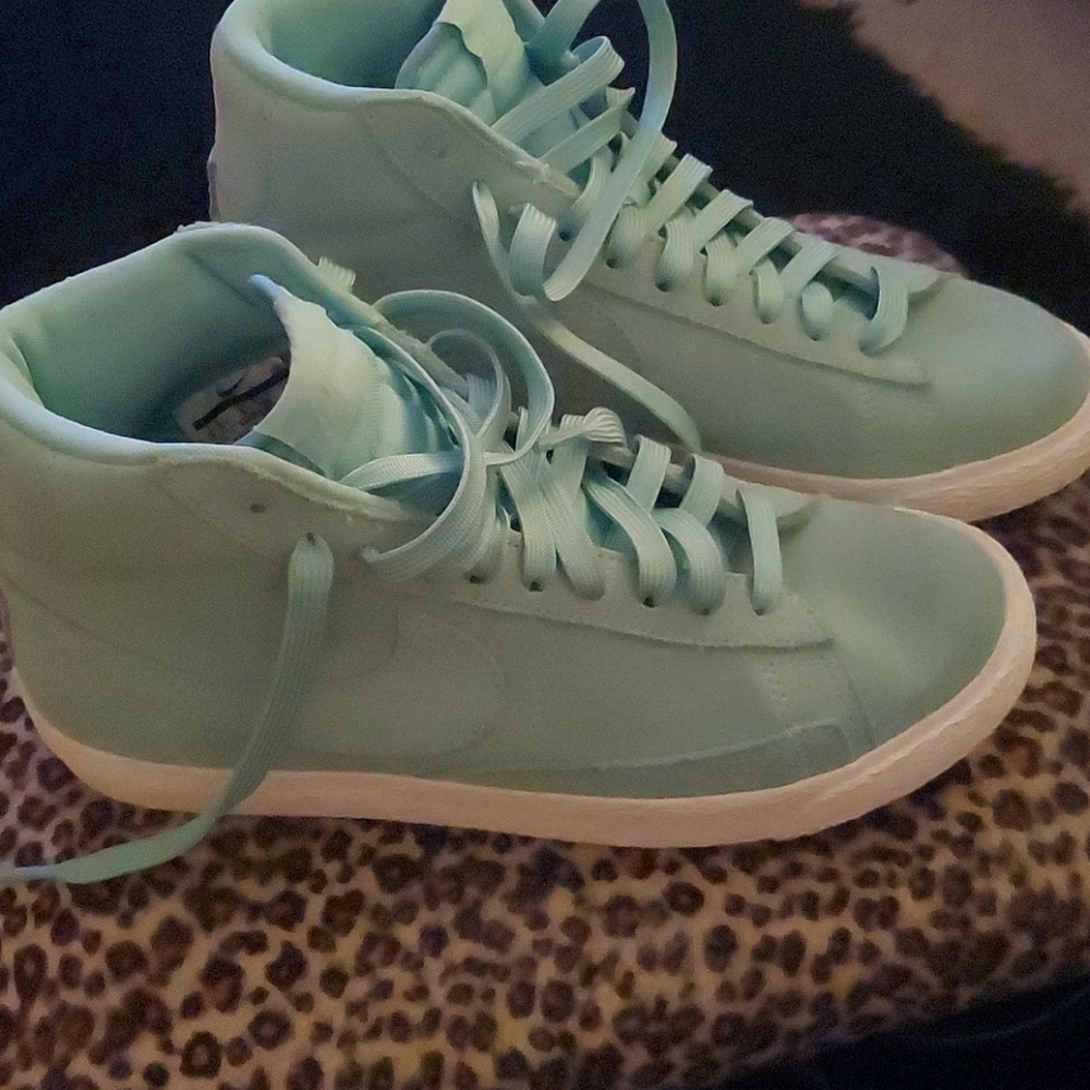 Rare Nike high top Shoes like New!